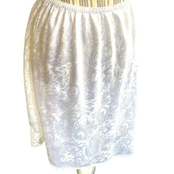 LUCIE Ann half slip, size M, vintage, made in USA, satin and lace, 100%polyester - Picture 3 of 3